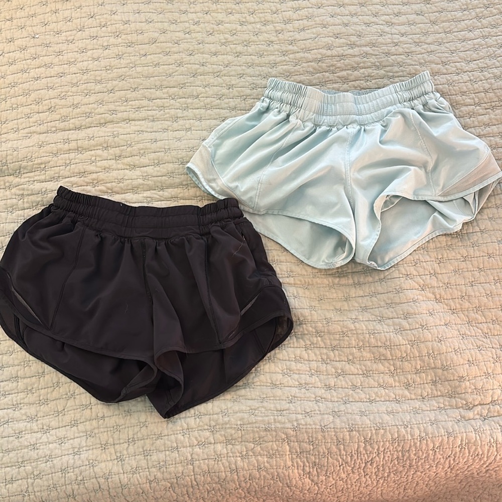 Lululemon hotty hot 2.5in shorts